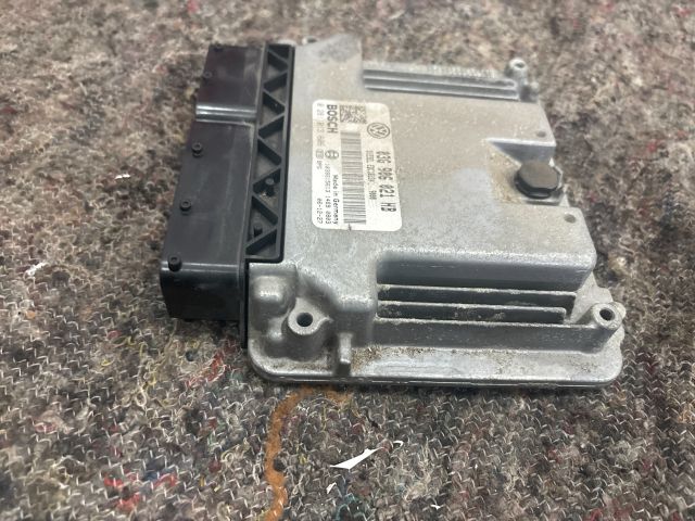 bontott VW GOLF V Motorvezérlő