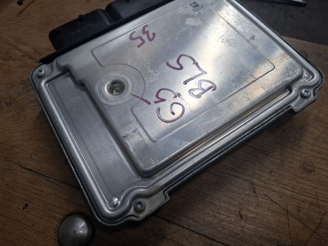 bontott VW GOLF V Motorvezérlő