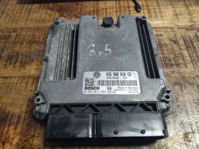 bontott VW GOLF V Motorvezérlő