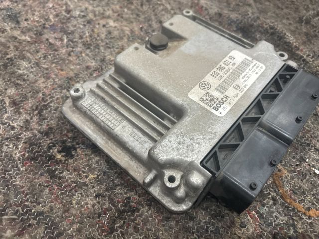 bontott VW GOLF V Motorvezérlő