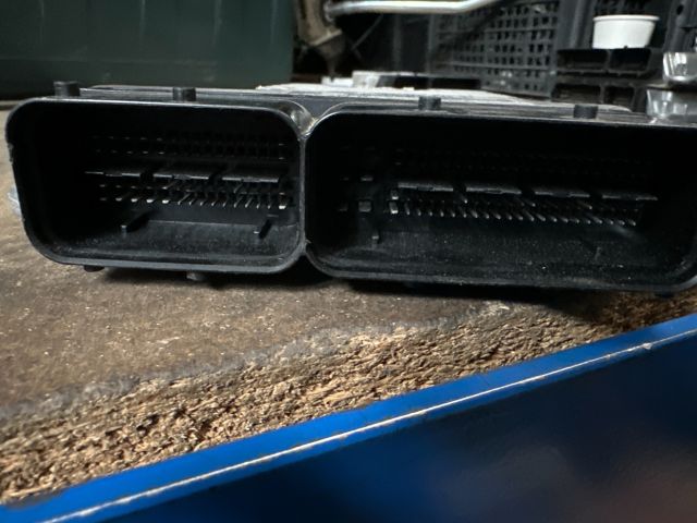 bontott VW GOLF V Motorvezérlő