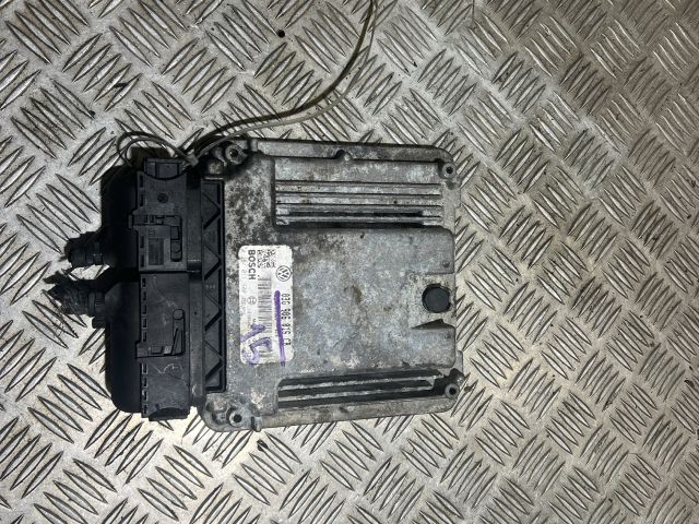 bontott VW GOLF V Motorvezérlő