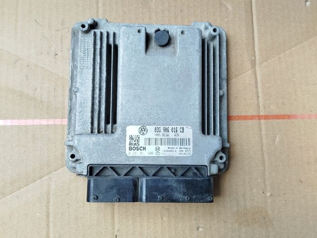 bontott VW GOLF V Motorvezérlő