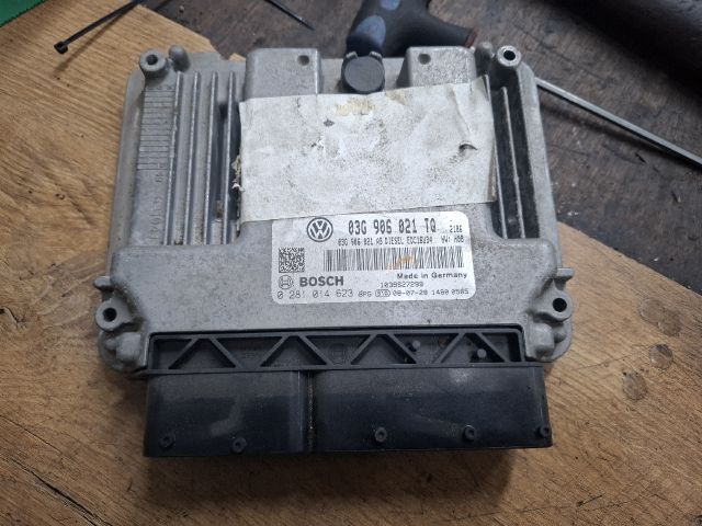 bontott VW GOLF V Motorvezérlő