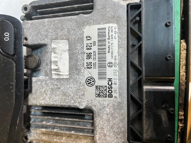 bontott VW GOLF V Motorvezérlő