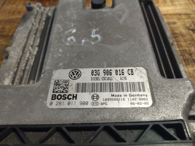 bontott VW GOLF V Motorvezérlő