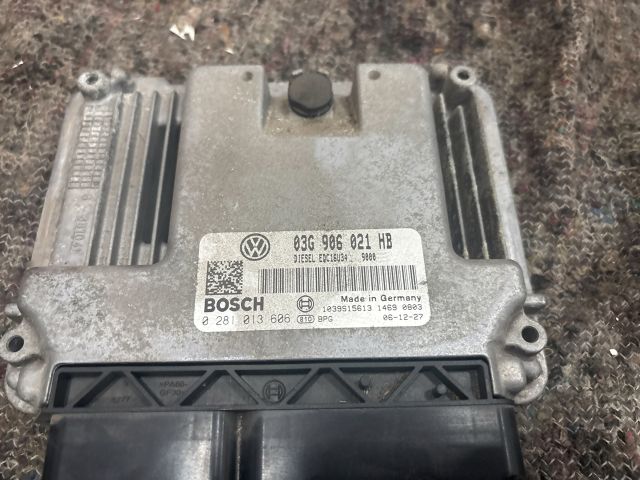 bontott VW GOLF V Motorvezérlő