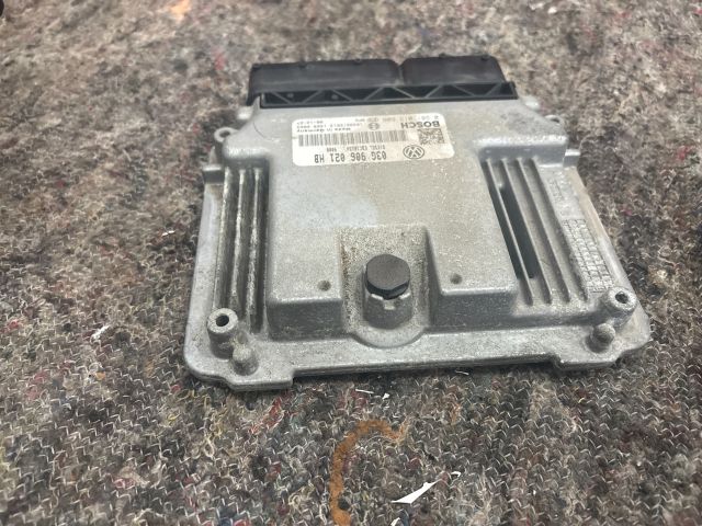 bontott VW GOLF V Motorvezérlő