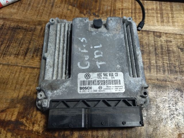 bontott VW GOLF V Motorvezérlő