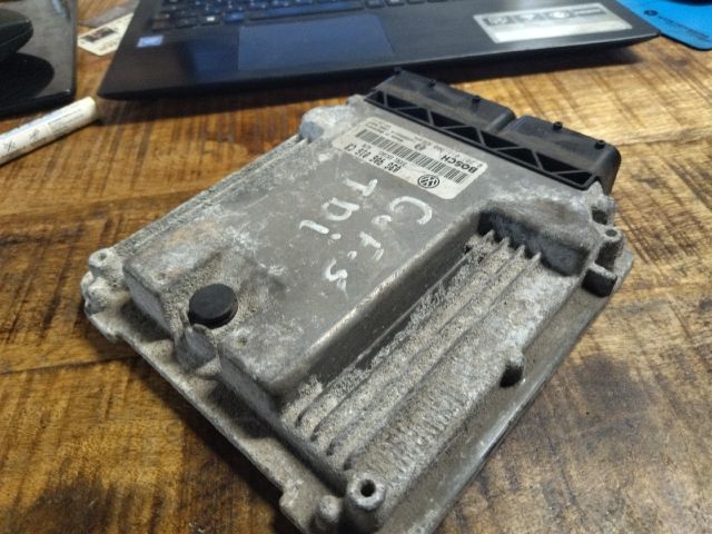 bontott VW GOLF V Motorvezérlő