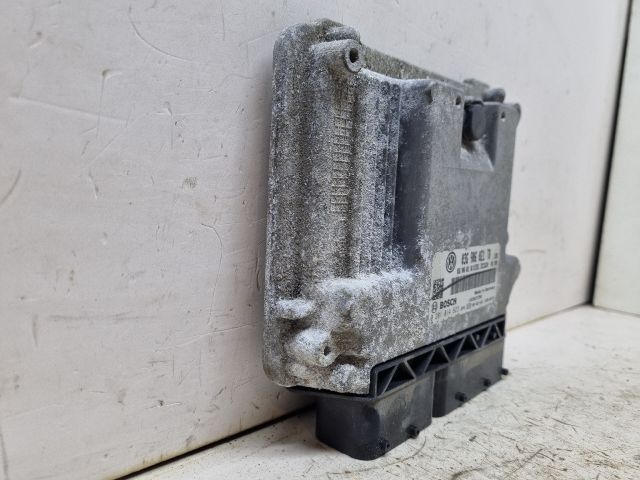 bontott VW GOLF V Motorvezérlő