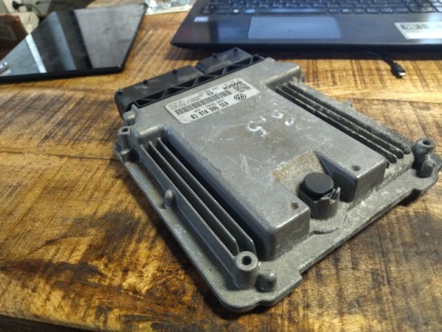 bontott VW GOLF V Motorvezérlő