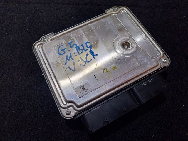 bontott VW GOLF V Motorvezérlő