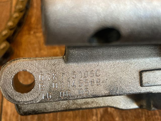 bontott VW GOLF V Olajszivattyú