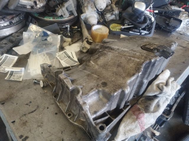 bontott VW GOLF V Olajteknő