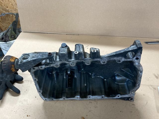 bontott VW GOLF V Olajteknő