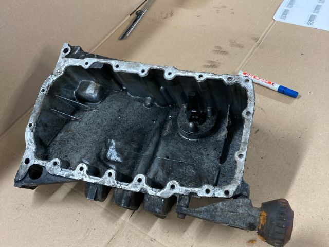 bontott VW GOLF V Olajteknő