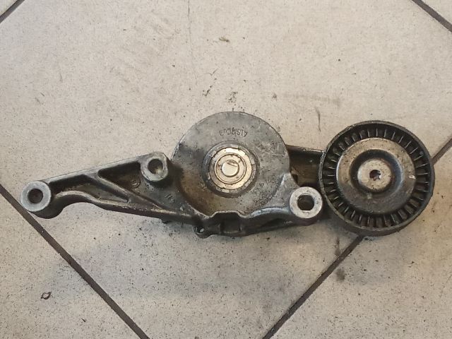 bontott VW GOLF V Szíjfeszítő Görgő