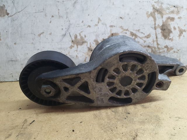 bontott VW GOLF V Szíjfeszítő Görgő