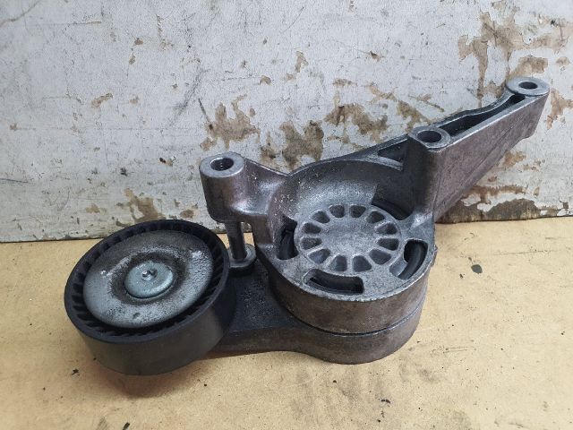 bontott VW GOLF V Szíjfeszítő Görgő