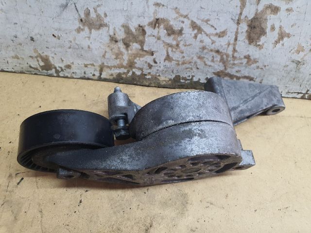 bontott VW GOLF V Szíjfeszítő Görgő