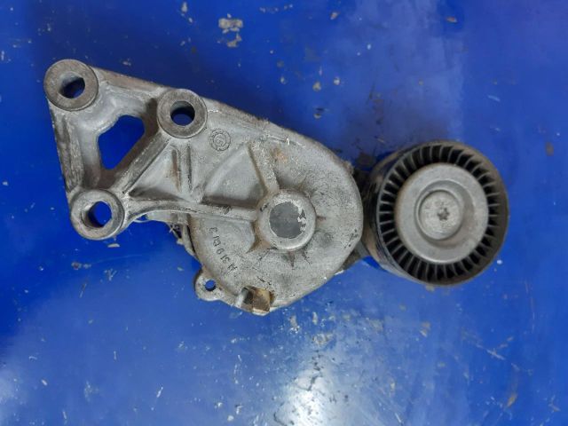 bontott VW GOLF V Szíjfeszítő Görgő