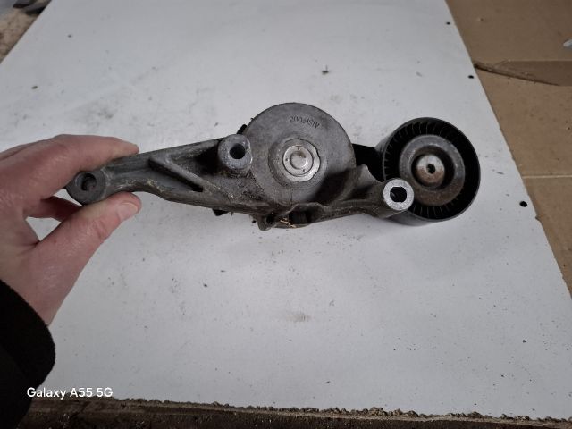 bontott VW GOLF V Szíjfeszítő Görgő