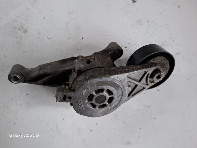 bontott VW GOLF V Szíjfeszítő Görgő