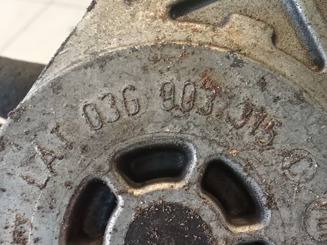 bontott VW GOLF V Szíjfeszítő Görgő