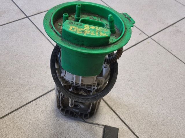 bontott VW GOLF V Üzemanyag Szivattyú