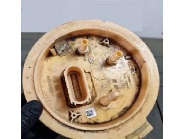 bontott VW GOLF V Üzemanyag Szivattyú