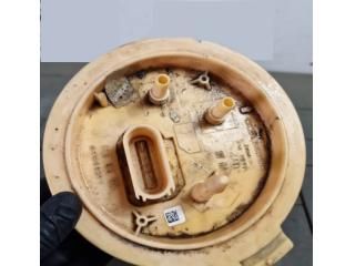 bontott VW GOLF V Üzemanyag Szivattyú