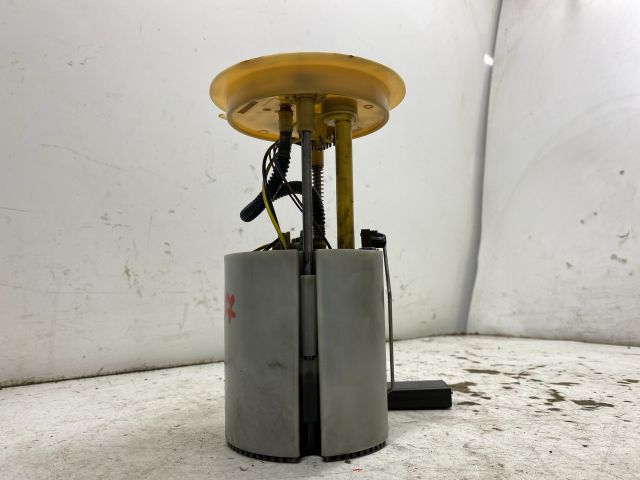 bontott VW GOLF V Üzemanyag Szivattyú