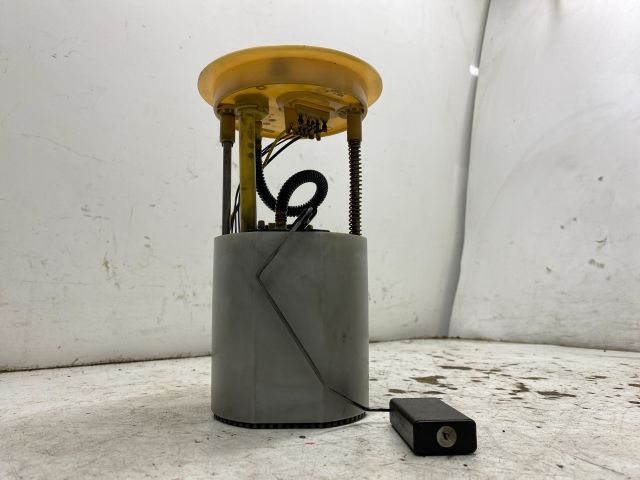 bontott VW GOLF V Üzemanyag Szivattyú