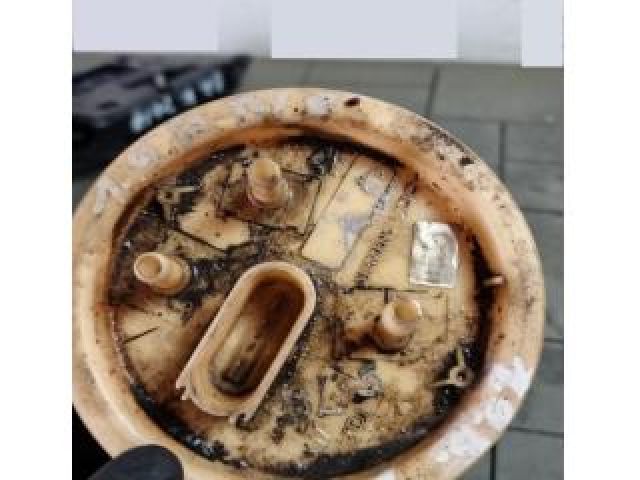 bontott VW GOLF V Üzemanyag Szivattyú