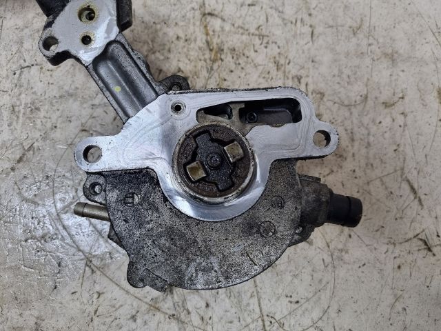 bontott VW GOLF V Vákumpumpa