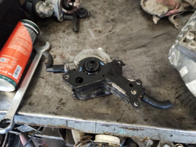 bontott VW GOLF V Vákumpumpa