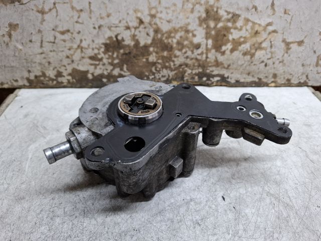 bontott VW GOLF V Vákumpumpa