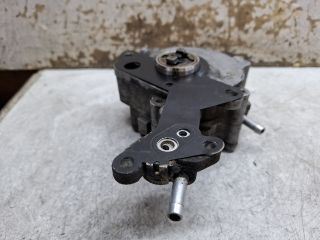 bontott VW GOLF V Vákumpumpa