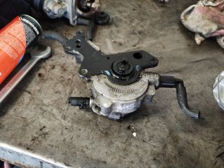 bontott VW GOLF V Vákumpumpa