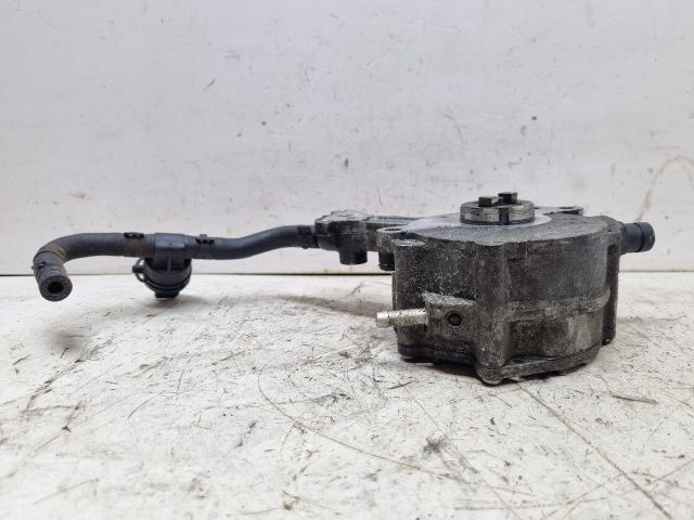 bontott VW GOLF V Vákumpumpa