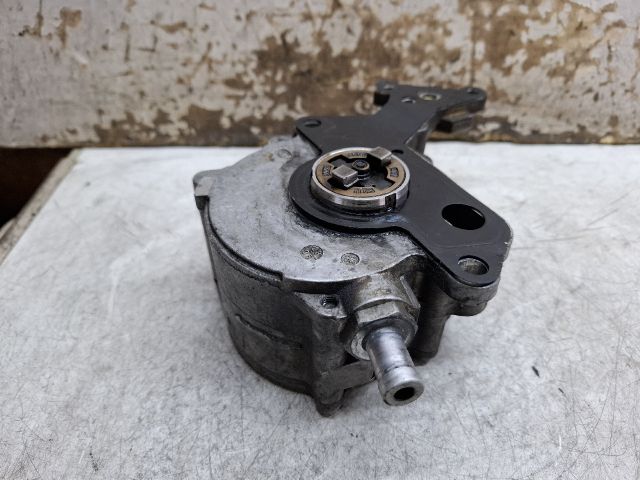 bontott VW GOLF V Vákumpumpa