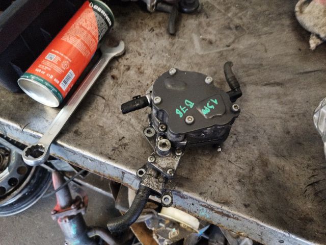 bontott VW GOLF V Vákumpumpa