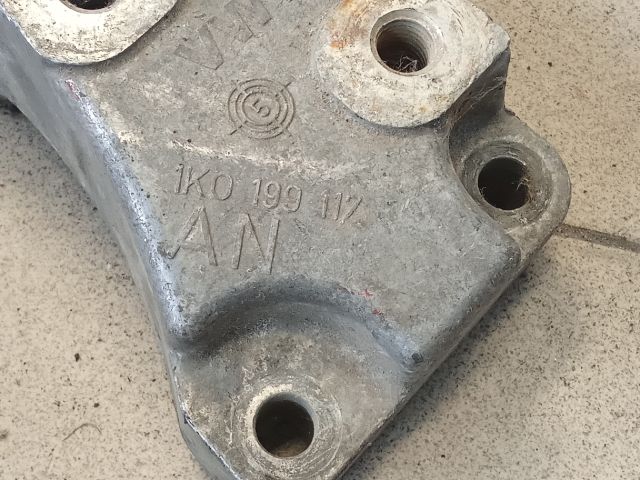 bontott VW GOLF V Váltó Tartó Bak (Pozíciófüggetlen)