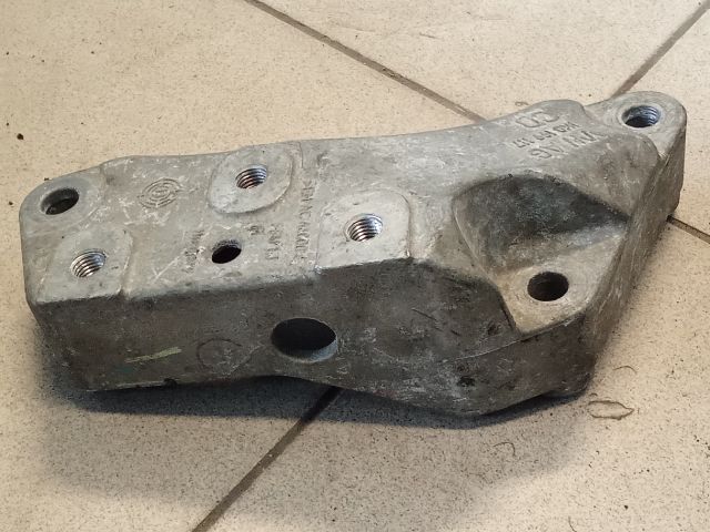 bontott VW GOLF V Váltó Tartó Bak (Pozíciófüggetlen)