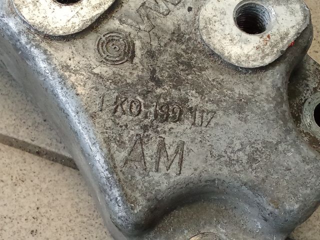 bontott VW GOLF V Váltó Tartó Bak (Pozíciófüggetlen)