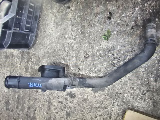 bontott VW GOLF V Vízhűtő Cső Alsó