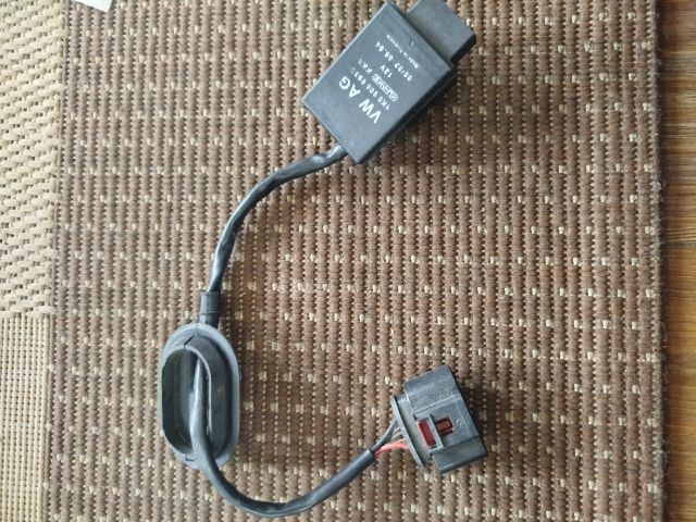 bontott VW GOLF V Üzemanyag Szivattyú Relé