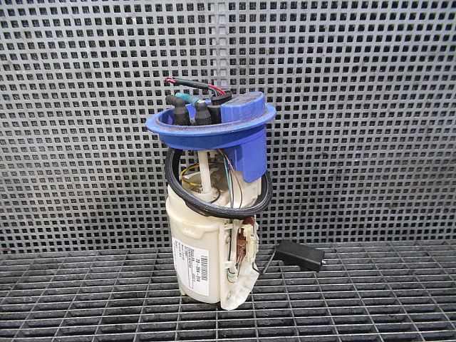 bontott VW GOLF V Üzemanyag Szivattyú