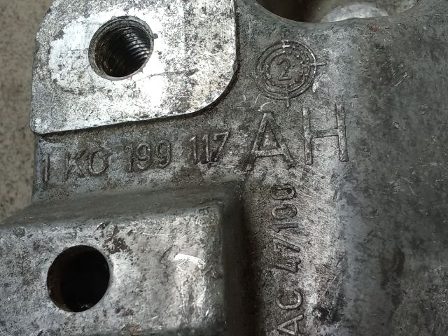 bontott VW GOLF V Váltó Tartó Bak (Pozíciófüggetlen)